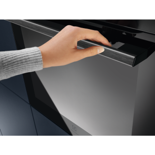 Ahi aurufunktsiooniga Electrolux EOC8P39WZ